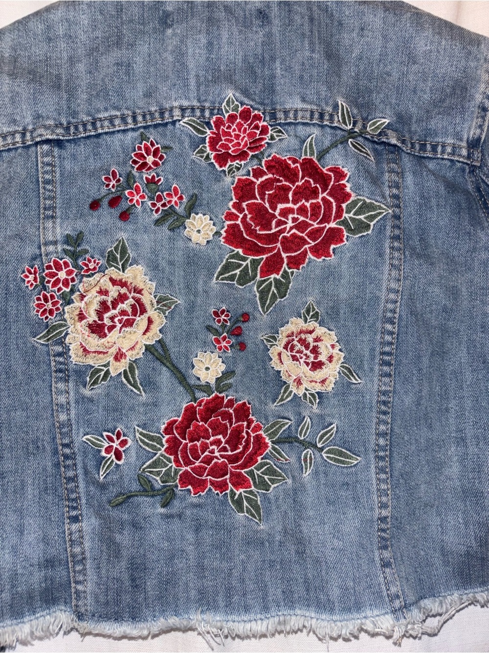 Forever 21 Floral Embroidered Cropped Denim Jacket Size Small Y2K Boho - Picture 4 of 8